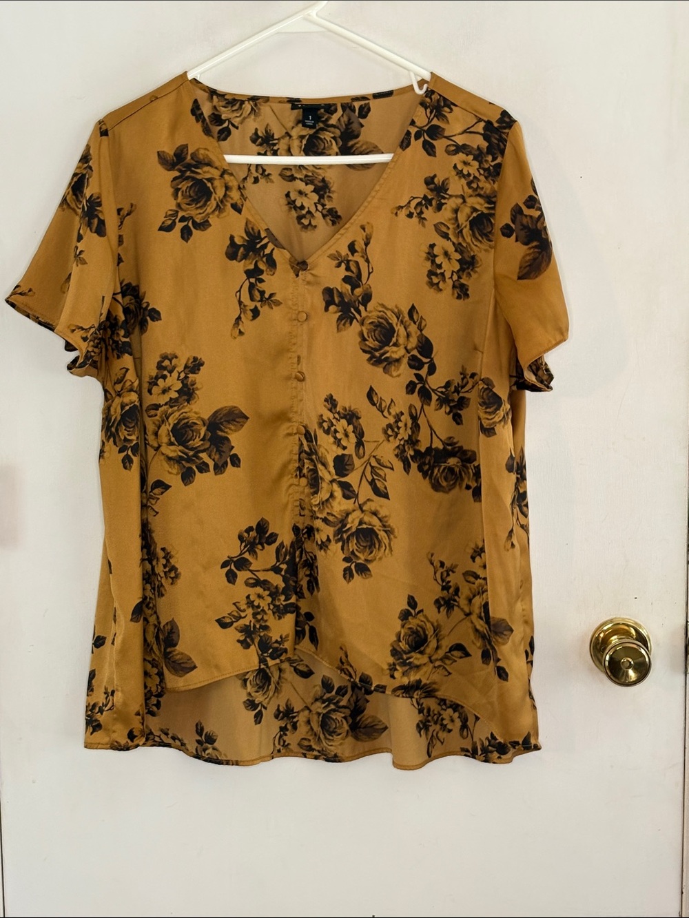 Torrid Size 1 golden brown short sleeve satin blouse roses print